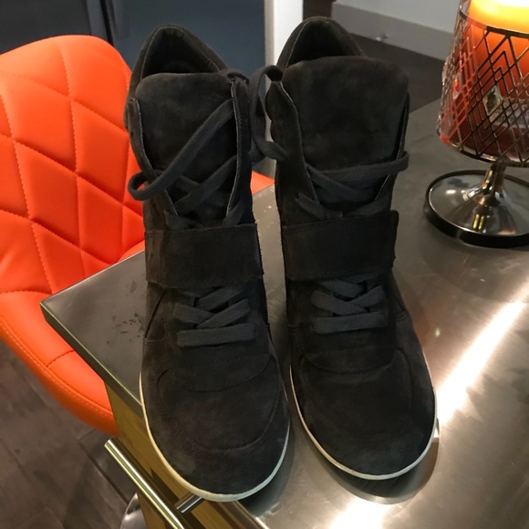 Ash Bowie - Picture 2 of 3